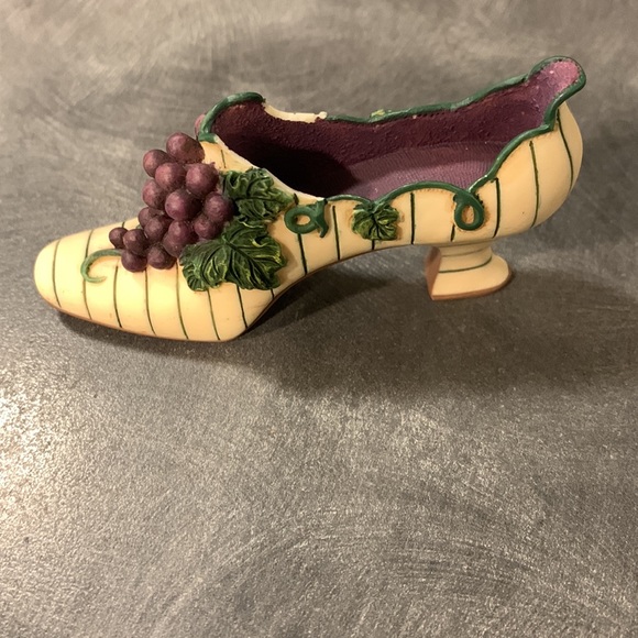 Gloria. Sandy  Lyman Clough  Shoe - Picture 3 of 5